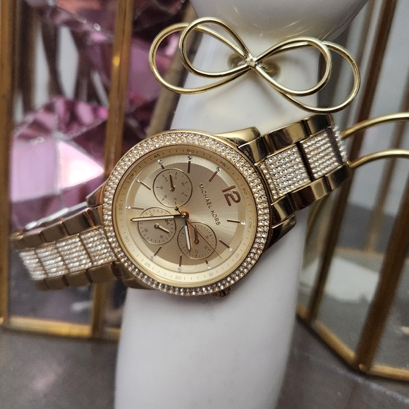 Michael Kors Gold Toned Watch w diamond Rhinestones - Picture 4 of 10